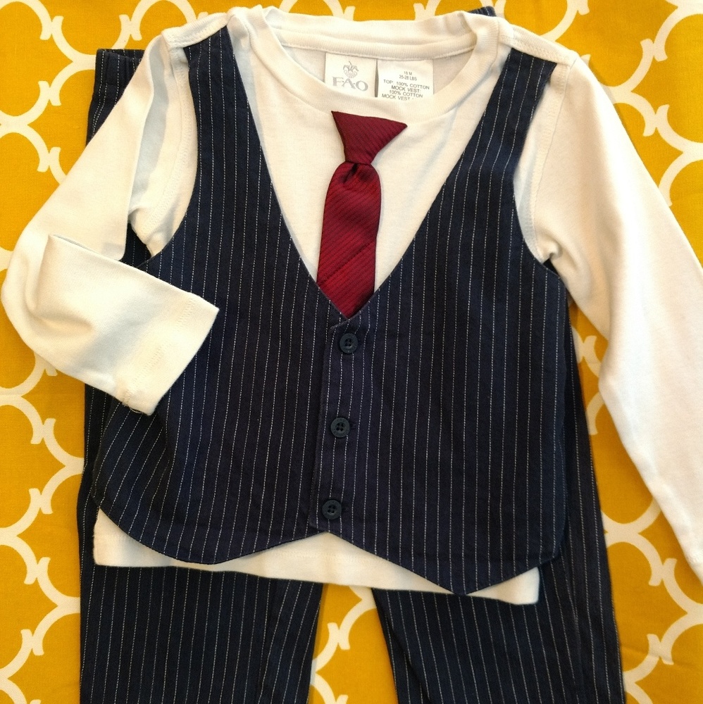 FAO Schwartz Size 18 Months Navy Pinstripe Set